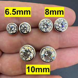 Pendientes de Botón con Bisel de Diamantes de Moissanita Redondos de Estilo Moderno con Baño de Oro y Plata 925 para Mujeres de Lujo - Product Image 1