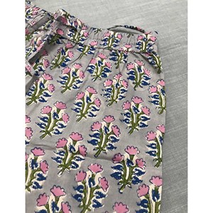 กางเกงขาสั้นผ้าฝ้ายพิมพ์ลายบล็อก 100% - ไซส์เล็ก เอวกลาง ระบายอากาศได้ดี พร้อมลวดลายตกแต่ง - Product Image 1