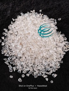 Éclats de cristal de quartz naturel clair, pierres précieuses brutes irrégulières, gravier décoratif, éclats de pierre, vente en gros, approvisionnement en vrac - Product Image 2