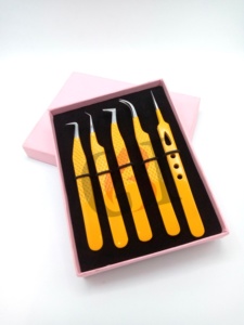 Vente en gros Nouveau Revêtement en poudre jaune Extension de cils Pince à épiler Différents styles en acier inoxydable Logo personnalisé Instruments de beauté - Product Image 4