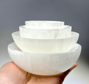 Bol de charge en sélénite Offre Spéciale naturelle, support de cristaux ronds, cristaux de guérison, cadeau pour amoureux de la maison - Product Image 6