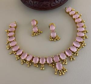 Conjunto de Collar y Aretes de Diseño de Alta Calidad con Baño de Oro y Piedras que Parecen Clásicas para Mujer, Ideal para Bodas y Compromisos - Product Image 2