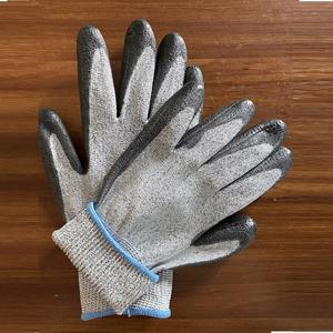Gants tricotés en fibre de verre résistants aux coupures Gants de travail de protection des mains trempés en PU pour le recyclage du verre et du métal - Product Image 4