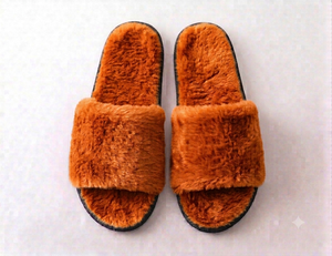 Vente en gros de pantoufles de luxe pour hommes et femmes, design de créateur, fourrées, antidérapantes, décontractées, pour l'extérieur et la maison - Product Image 4