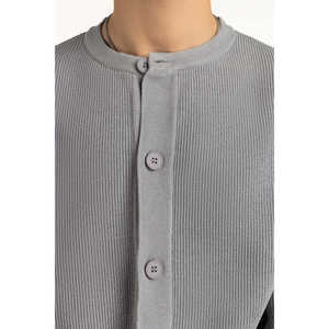 เสื้อสเวตเตอร์ถักพิมพ์ลายโลโก้แบบสั่งทำพิเศษสำหรับผู้ชาย ทรงปกติ ฤดูใบไม้ร่วงและฤดูใบไม้ผลิ ตกแต่งด้วยกระดุม รุ่น MN-SWT-WS25-068 a - Product Image 3