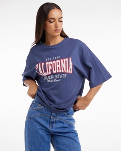 Camiseta de mujer personalizada California Graphic con logotipo Extragrande-Calidad premium-Ajuste perfecto para cualquier ocasión - Product Image 3