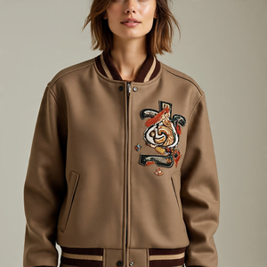 Chaqueta universitaria bordada de lana 100% para mujer, fabricación de cuello redondo, chaqueta universitaria a prueba de viento para mujer - Product Image 4