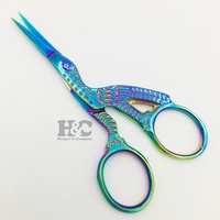 Ciseaux à cuticules Lash Print Gold Plasma en acier inoxydable pour droitiers, durables, à lame de beauté affûtée, design incurvé, écoresponsables