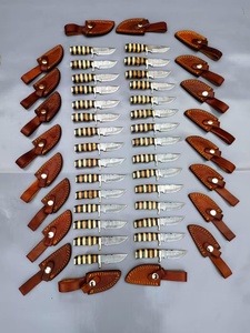 Couteau de chasse personnalisé forgé à la main en acier Damas, acier à haute teneur en carbone, épée d'extérieur, manche avec fourreau en cuir, OEM pris en charge, haute durabilité - Product Image 4