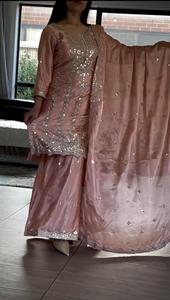 Bel ensemble pakistanais Salwar Kameez pour l'Aïd et les occasions spéciales avec broderie détaillée et look classique aux meilleurs prix - Product Image 5