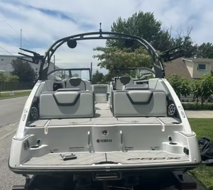 Bateaux Yamaha d'occasion 2021 252 XE (WakeEdition) Bateau de travail de luxe 8m JetBoat Inboards 185cv 1.8L Inline 4 temps JetDrive + Remorque - Product Image 4