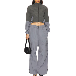 Survêtement coupe-vent à blocs de couleurs pour femmes personnalisées Ensemble de 2 pièces Jogging court à demi-fermeture éclair Ensemble de survêtements coupe-vent personnalisés - Product Image 1