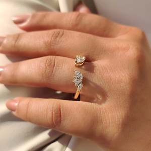 Anillo de Boda Abierto con Diamantes Marquise y Redondos, Elegantes Anillos de Diamantes - Product Image 6