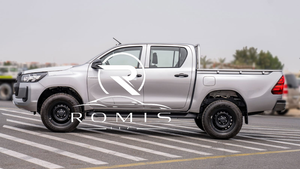 Camioneta Hilux 2023 Modelo SR5, Motor Diésel Turbo, Transmisión Manual, Neumáticos R17, Volante a la Izquierda, 5 Asientos, Interior de Tela, Faros Halógenos - Product Image 2