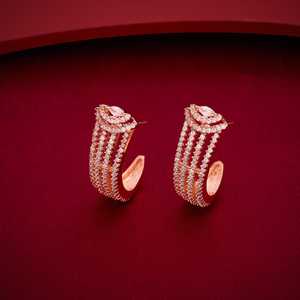 Boucles d'oreilles clous couronne vintage en zircon, boucles d'oreilles créoles tendance religieuses en acier inoxydable et laiton avec perle pour les fêtes - Product Image 6