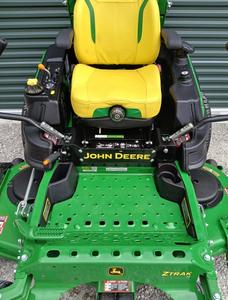 Nuevo cortacésped comercial John Deere Z960M de giro cero / Solo 80 horas de uso, motor Kawasaki FX921V de 31 hp - Product Image 3
