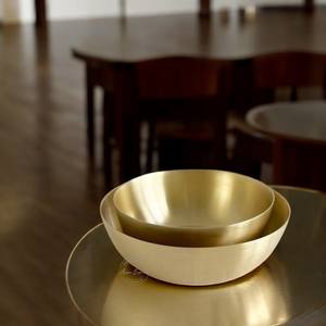 Lot de 2 bols de service élégants en métal doré, durables, légers et parfaits pour les repas modernes et la décoration intérieure - Product Image 1