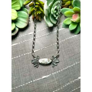 ของขวัญสร้อยคอรูปดอกไม้สีเทอร์ควอยซ์และเงินสเตอร์ลิงของแรนดี้ บิลลี่ ดราย ครีก - Product Image 1