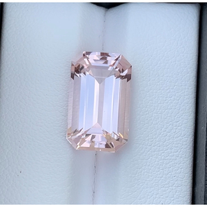 Morganite rose naturelle de qualité très excellente, taille émeraude, 8,50 carats, provenant du Nigéria. - Product Image 1