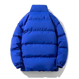 Chaqueta de plumón impermeable cálida de estilo de moda personalizada para hombre, chaqueta acolchada de burbujas de color sólido para invierno al por mayor - Product Image 5