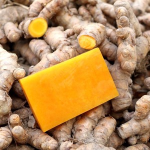Savon artisanal naturel biologique au curcuma du Delta du Vietnam avec granules de citron pour le visage et le corps, Ho Chi Minh City - Product Image 5
