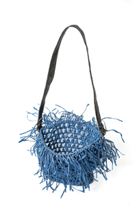 Sac à bandoulière bohème pour femme en raphia tressé et crocheté, écologique, avec pompons, bleu, léger, ouvert, pour l'été et les voyages en extérieur - Product Image 2