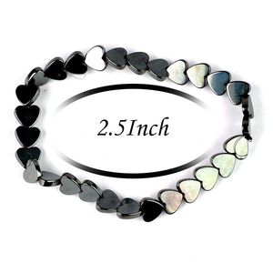 Bracelet en hématite Chakralume avec perles en forme de cœur, coquille de nacre naturelle, bijoux unisexes tendance du Rajasthan - Product Image 3
