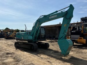 Excavatrice sur chenilles d'occasion Kobelco SK140LC-8 de fabrication japonaise, performances stables pour travaux de terrassement - Product Image 5