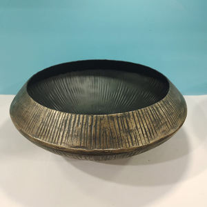 Bol martelé couleur or en métal Bol en métal de forme ronde de qualité supérieure avec finition antique - Product Image 1