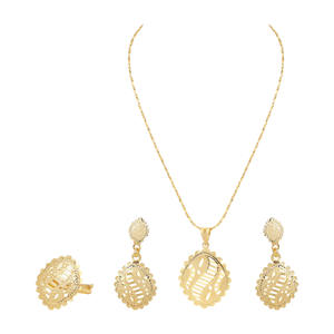 Conjunto de colgante de latón de primera calidad exclusivo, collar de formación chapado en oro para bodas, joyería de moda exclusivo Chapado En Oro - Product Image 1