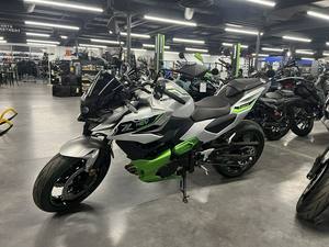 OFERTAS Motocicleta Kawasaki Z7 Hybrid ABS 451cc Nueva, Envío a Domicilio a Todo el Mundo - Product Image 2