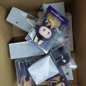 Оригинальный Pop Mart New the Monsters labubu V1 V2 V3 V4 Pin для любви имеют большое место в энергии, вкусный захватывающий бокс для макарон - Product Image 4