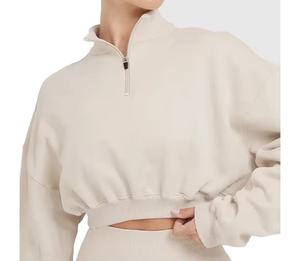 2025 conception personnalisée vêtements de sport pour femmes mode décontracté hiver haut court à capuche et survêtements de survêtement tricotés - Product Image 1