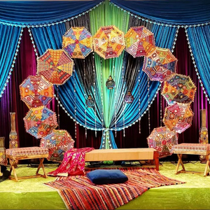 Lot mixte de parapluies indiens Bandhni en coton et dentelle pour mariage, décoration de fête de mariage, décoration pour cérémonie Haldi/Mehndi - Product Image 1