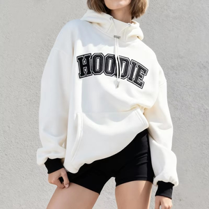 เสื้อฮู้ดดี้โอเวอร์ไซส์สีขาวสำหรับผู้หญิง คุณภาพสูง ผ้าฝ้ายฟลีซหนานุ่ม ปักลาย ตกไหล่ สไตล์ดรอปชอลเดอร์ - Product Image 4