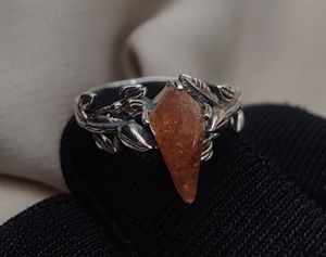 แหวนเงินแท้ 925 ประดับพลอยซันสโตนทรงว่าว ตัวเรือนแบบหนามเตย งานแฮนด์เมด เครื่องประดับพลอย ขายส่ง รับสั่งทำ - Product Image 2