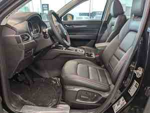 2025 CX 5 2.5 S Carbon Edition con motor de cuatro cilindros de 2.5L (187hp) estándar i Active AWD - Product Image 5