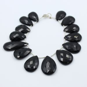 Perles à facettes en onyx noir perles de pierres précieuses en onyx noir naturel perles faites à la main pour la fabrication de bijoux 25X16MM à 32X16MM longueur 8 "pouces - Product Image 1