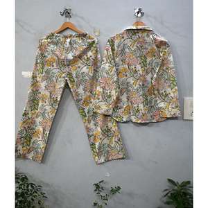 Ensemble de pyjama indien en coton fait à la main pour femmes Vêtements de nuit doux et respirants avec des motifs traditionnels imprimés en blocs parfaits pour un style confortable - Product Image 2