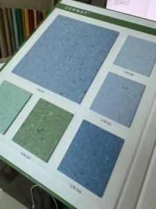 พื้นไวนิลเชิงพาณิชย์ พีวีซี พลาสติก สำหรับโรงพยาบาล ทนทานต่อการสึกหรอ เหมาะสำหรับโรงเรียน - Product Image 2