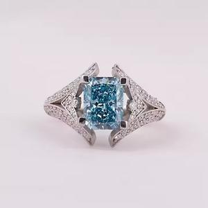 แหวนหมั้นเพชรสีทองแบบ14KT สำหรับผู้หญิงแหวนแบบแยกก้านสีฟ้าสดใสสำหรับปลูกในห้องปฏิบัติการ - Product Image 1