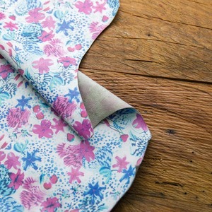 Hermosos productos de cuero con estampado de tema tropical seco de 1 a 12 pies cuadrados con patrón único. - Product Image 1