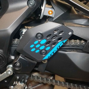 Adesivi Protettivi 3D Personalizzati per Poggiapiedi e Cavalletto Yamaha MT-07 2025 Compatibili con Serbatoio e Moto - Product Image 1