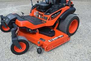 Cortadora de Césped Industrial de 2 Tiempos Z726x Usada con Motor de 125cc y Caja de Recogida de Césped de 200L en Venta - Product Image 2