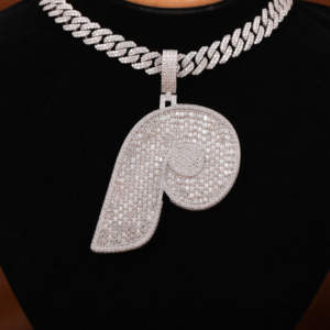 Luxueux diamant Moissanite 925 argent Sterling P pendentif personnalisé style hip-hop glacé pour hommes avec nouveau pendentif de conception personnalisée - Product Image 1