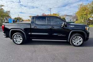 GMC Sierra 1500 Denali Crew Cab 4x4 d'occasion en excellent état, modèle 2021 - Product Image 2