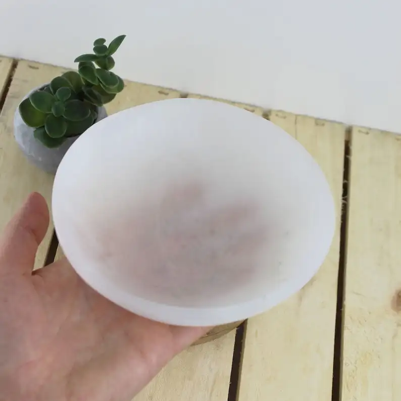 Geformte Gelassenheit für anspruchs vollen Geschmack: Marokkos exquisite Selenit-Bowl-Sammlung, die eine Aura der Ruhe bringt