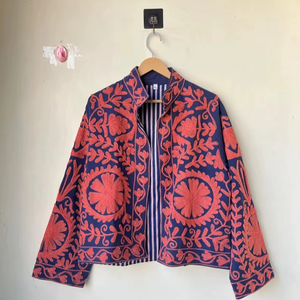 เสื้อแจ็คเก็ตผ้าฝ้ายปักมือสไตล์อินเดียสำหรับผู้หญิง เสื้อโค้ทฤดูหนาวพร้อมลายปักสุซานีแบบสั้น เสื้อโค้ทผู้หญิงลายปักสุซานี - Product Image 1