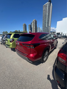 SUV Híbrido de Lujo Usado en Excelentes Condiciones, 4X4 Automático, Edición Platinum, Modelo 2024, Motor Turbo, Techo Panorámico, Garantía de 3 Años - Product Image 2