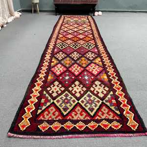 Alfombra turca vintage de 3.1x12.1 pies, alfombra de lana con motivos de plantas y árboles rojos - Product Image 1